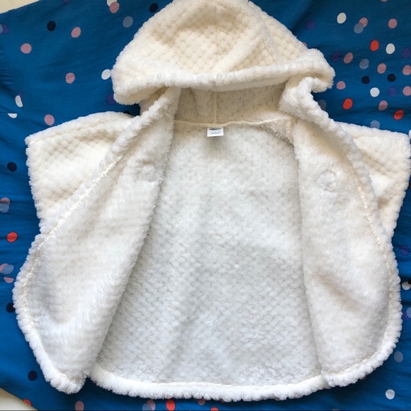 Cute Baby Soft Hooded Cape with Front Toggle Closure - Picture 4 of 7